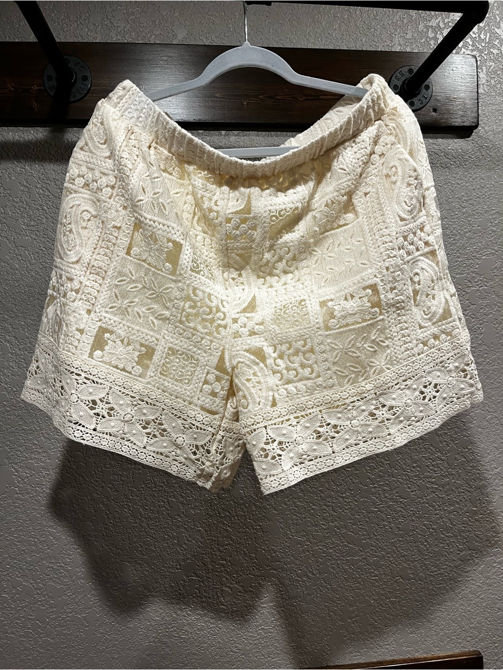 No Brand Tag - Lace Embroidered Women's Shorts – Cream